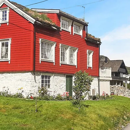 Casa de Férias Stunning In With Kitchen Ålesund