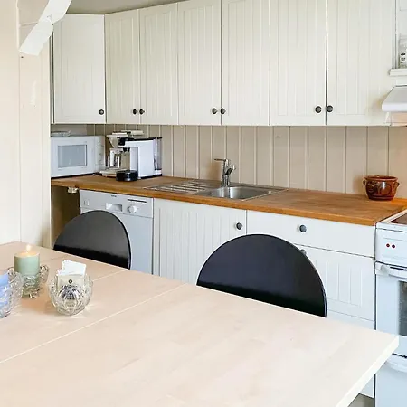 Ferienhaus Stunning In With Kitchen
