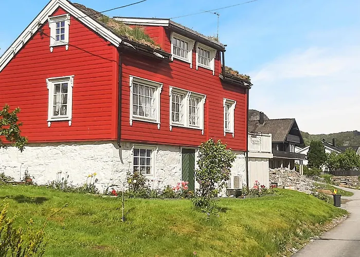 Feriehus Stunning In With Kitchen Ålesund