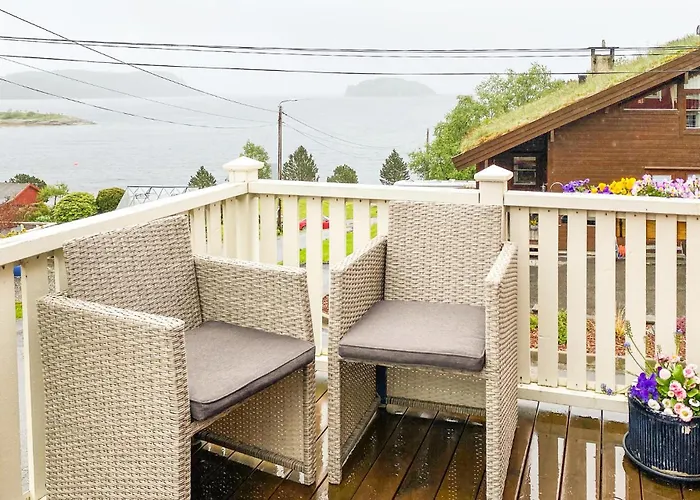 Stunning In With Kitchen